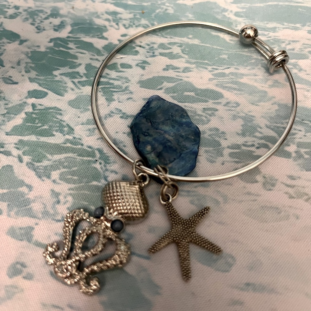 Stainless steel bangle bracelet